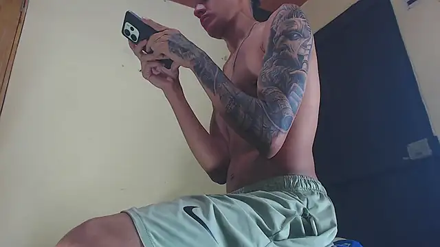 Snapshot of GaboReyes chatting on 10-09-25, 03:15 GaboReyes online show from 10-09-25, 03:15