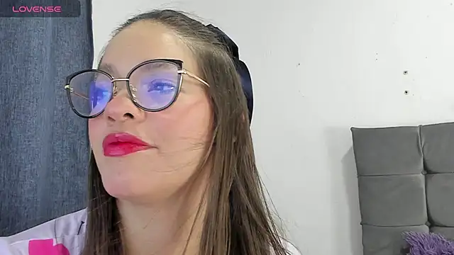 Snapshot of zoe69x chatting on 02-13-25, 05:37 zoe69x online show from 02-13-25, 05:37