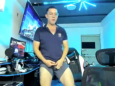 Snapshot of davinalhot chatting on 04-13-26, 03:34 davinalhot online show from 04-13-26, 03:34