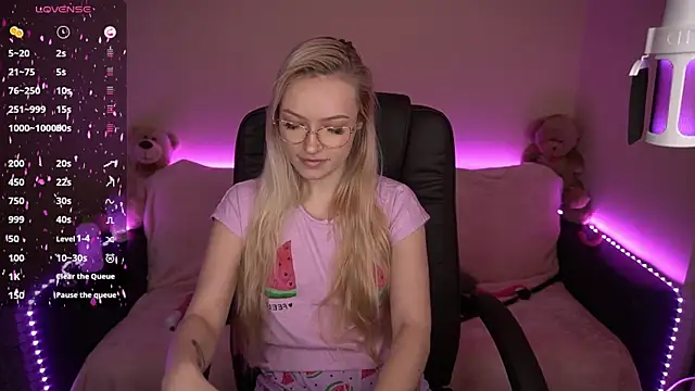 AmandaFiree online show from 02-08-25, 11:01