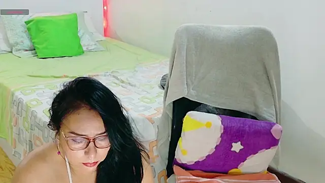 Snapshot of hottplay chatting on 03-12-26, 03:51 hottplay online show from 03-12-26, 03:51