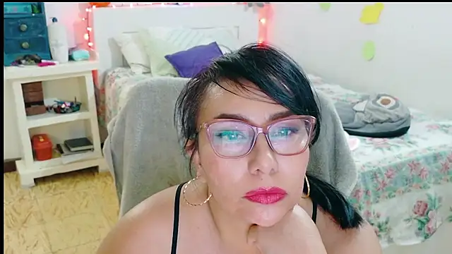 Snapshot of hottplay chatting on 03-28-26, 10:31 hottplay online show from 03-28-26, 10:31