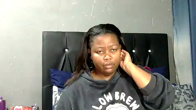 caramelbooty69 online show from 07-06-26, 02:25