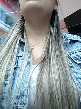 Snapshot of alana_69 chatting on 03-06-26, 10:06 alana 69 online show from 03-06-26, 10:06