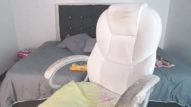 selena yourmilf online show from 09-17-25, 05:03