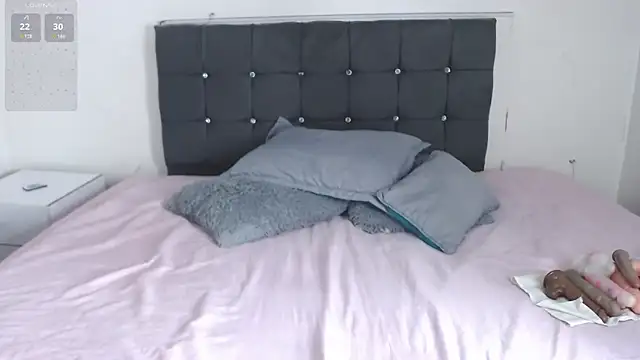 Snapshot of selena_yourmilf chatting on 02-19-26, 03:52 selena yourmilf online show from 02-19-26, 03:52