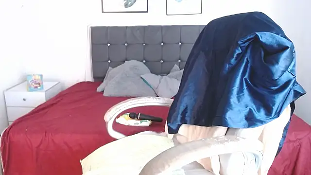 selena yourmilf online show from 06-16-26, 05:59
