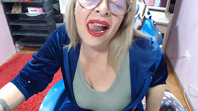 Snapshot of marinadenoche chatting on 06-06-26, 12:38 marinadenoche online show from 06-06-26, 12:38