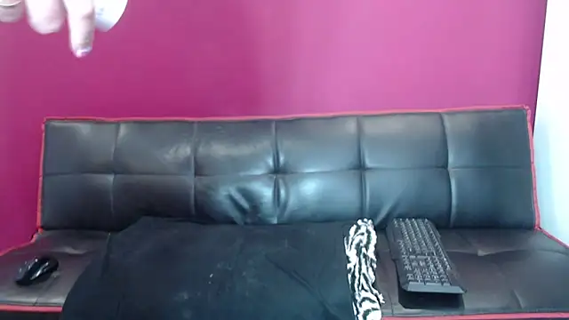 Snapshot of Young_Strawberryy chatting on 02-20-25, 01:40 Young Strawberryy online show from 02-20-25, 01:40