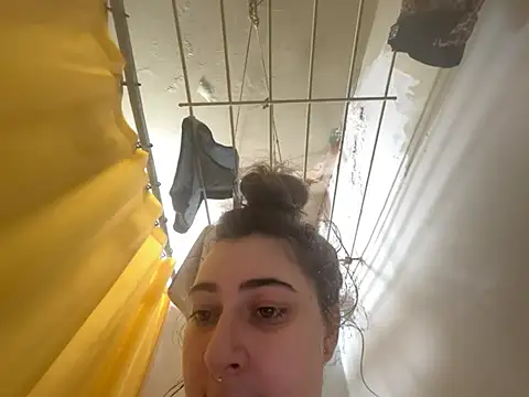 Snapshot of Snowbunnycake_131 chatting on 02-17-26, 08:33 Snowbunnycake 131 online show from 02-17-26, 08:33