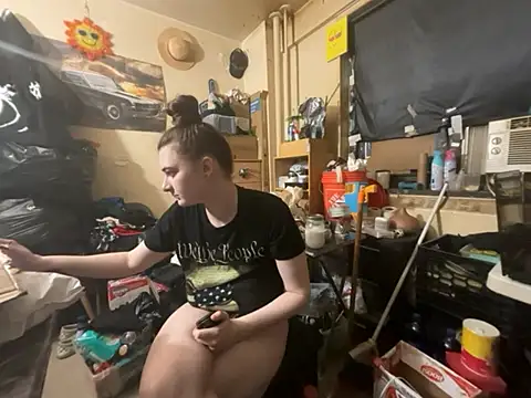 Snapshot of Snowbunnycake_131 chatting on 03-21-26, 04:28 Snowbunnycake 131 online show from 03-21-26, 04:28