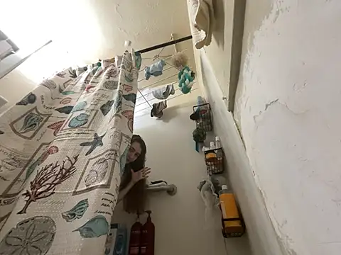 Snowbunnycake 131 online show from 06-10-26, 12:59