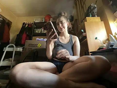 Snowbunnycake 131 online show from 06-17-26, 09:05