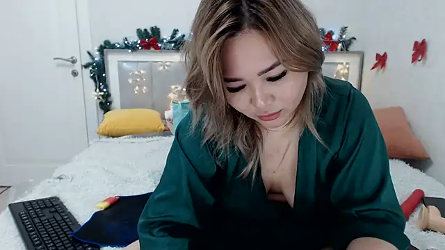Snapshot of viki_lizzi chatting on 01-15-25, 07:15 viki lizzi online show from 01-15-25, 07:15