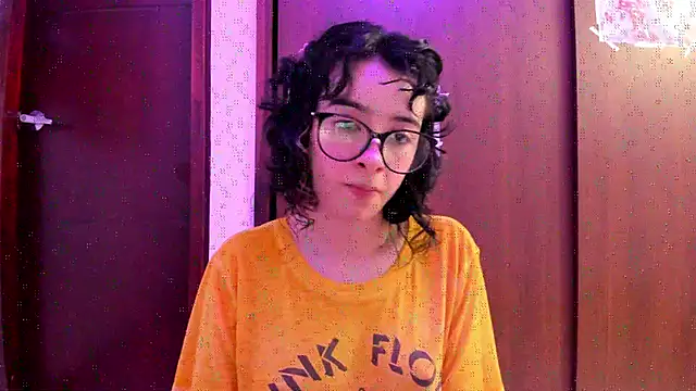 Snapshot of _Lunnaa_ chatting on 11-07-25, 11:38 Lunnaa online show from 11-07-25, 11:38