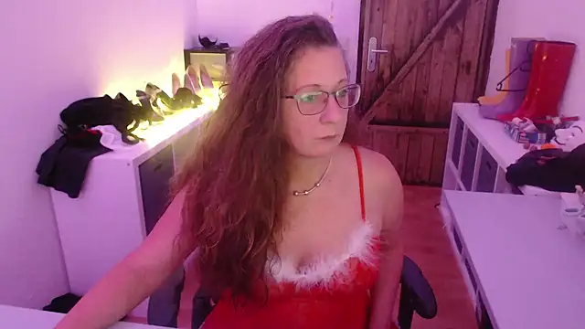 Snapshot of GeilesLuder75 chatting on 12-14-25, 06:01 GeilesLuder75 online show from 12-14-25, 06:01