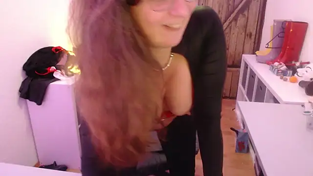 Snapshot of GeilesLuder75 chatting on 12-15-25, 05:17 GeilesLuder75 online show from 12-15-25, 05:17