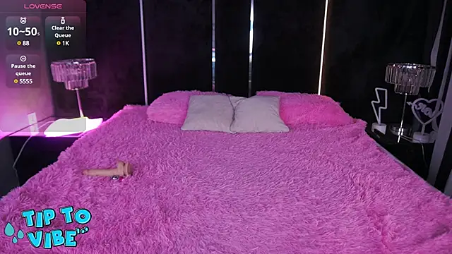 CassandraGood online show from 01-10-25, 09:31