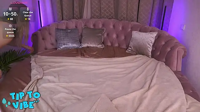 CassandraGood online show from 03-09-25, 03:11