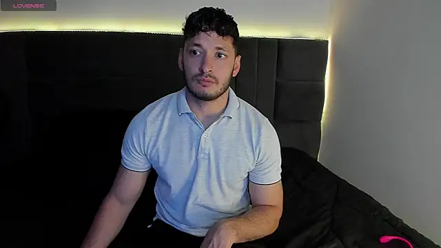 Snapshot of alejandro__2 chatting on 10-14-25, 03:35 alejandro 2 online show from 10-14-25, 03:35