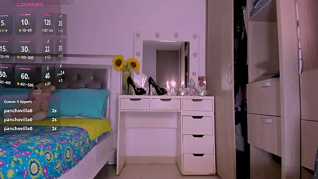 Snapshot of sharonDulce chatting on 03-19-26, 02:04 sharonDulce online show from 03-19-26, 02:04