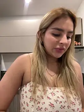Snapshot of oriana_zoeee chatting on 01-07-25, 12:03 oriana zoeee online show from 01-07-25, 12:03
