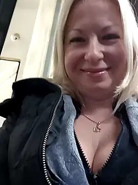 Snapshot of Arina_smiles chatting on 12-08-24, 01:47 Arina smiles online show from 12-08-24, 01:47
