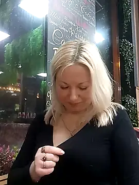Snapshot of Arina_smiles chatting on 12-20-24, 06:35 Arina smiles online show from 12-20-24, 06:35