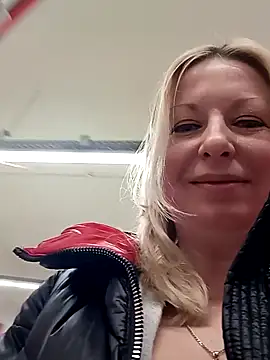 Snapshot of Arina_smiles chatting on 02-02-25, 04:43 Arina smiles online show from 02-02-25, 04:43