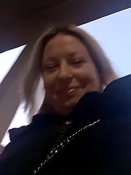 Snapshot of Arina_smiles chatting on 03-09-25, 04:00 Arina smiles online show from 03-09-25, 04:00