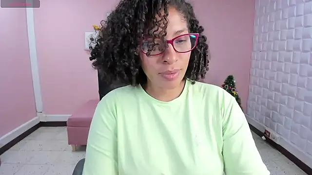 Snapshot of DannaBerry chatting on 12-18-24, 03:11 DannaBerry online show from 12-18-24, 03:11