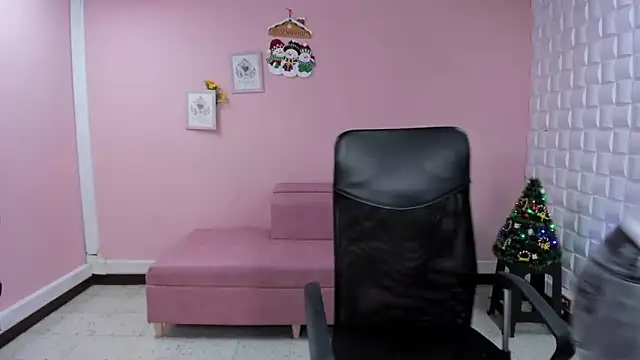 Snapshot of DannaBerry chatting on 12-23-24, 02:17 DannaBerry online show from 12-23-24, 02:17