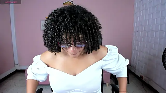 Snapshot of DannaBerry chatting on 01-09-25, 03:23 DannaBerry online show from 01-09-25, 03:23