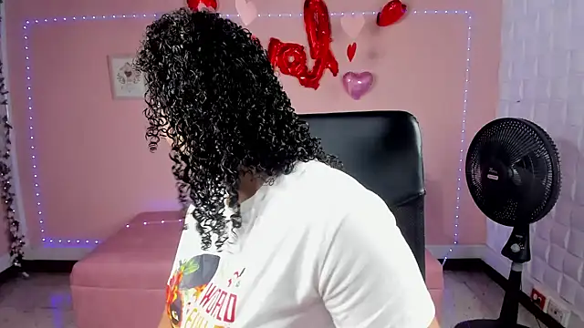 Snapshot of DannaBerry chatting on 02-13-25, 04:07 DannaBerry online show from 02-13-25, 04:07
