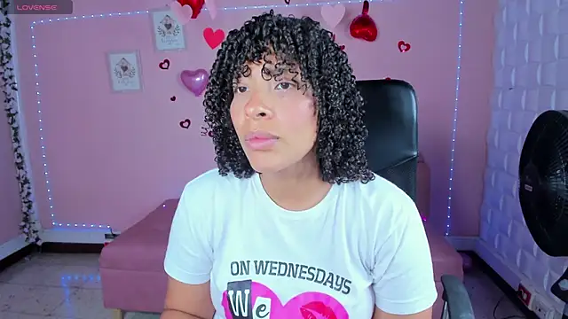 Snapshot of DannaBerry chatting on 03-19-25, 03:51 DannaBerry online show from 03-19-25, 03:51