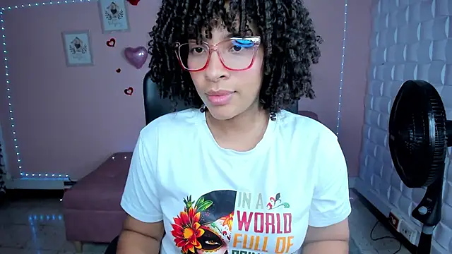 Snapshot of DannaBerry chatting on 03-22-25, 02:36 DannaBerry online show from 03-22-25, 02:36