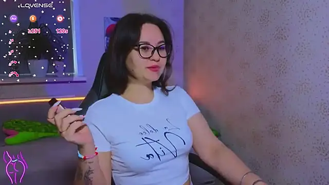 EsterLogan online show from 10-21-25, 08:15