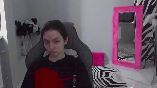 Snapshot of SamantaLong chatting on 02-15-26, 09:08 SamantaLong online show from 02-15-26, 09:08