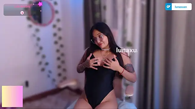 Snapshot of LunaXuan chatting on 03-22-25, 10:48 LunaXuan online show from 03-22-25, 10:48