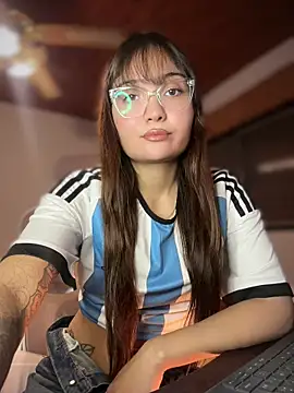 LunaXuan online show from 06-27-26, 10:59