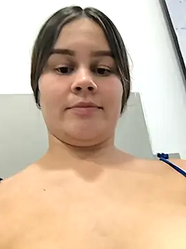 Snapshot of sweet_lucia chatting on 01-17-25, 01:04 sweet lucia online show from 01-17-25, 01:04