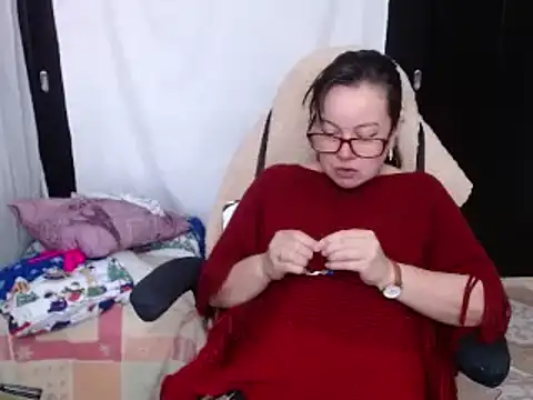 Sonialorens  online show from 12-12-24, 12:44