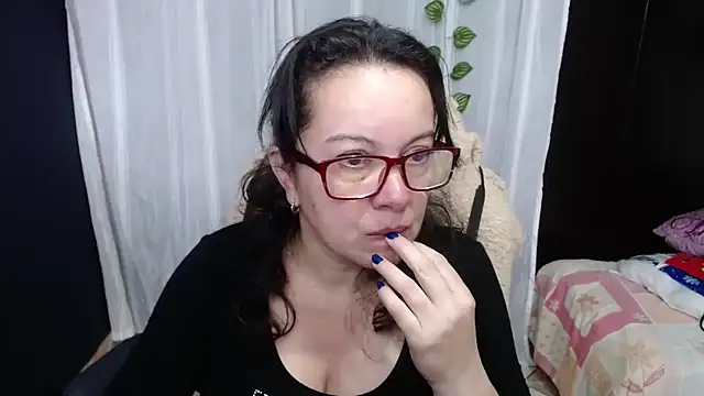 Sonialorens  online show from 12-30-24, 01:25