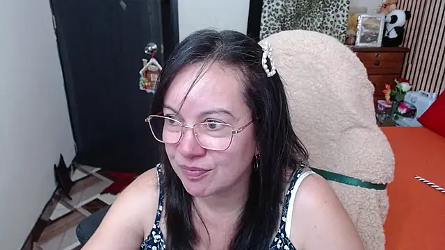 Sonialorens  online show from 12-04-25, 10:29