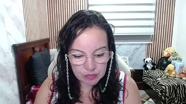 Sonialorens  online show from 04-30-26, 03:40