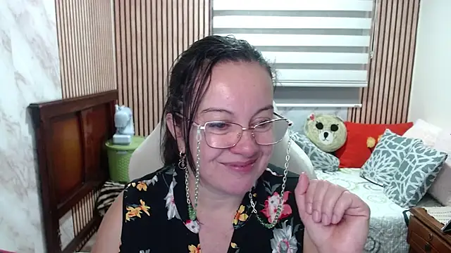 Sonialorens  online show from 05-04-26, 10:17