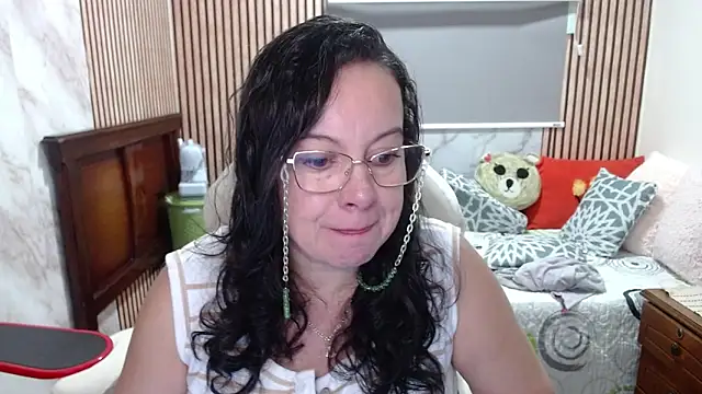 Sonialorens  online show from 05-07-26, 02:55