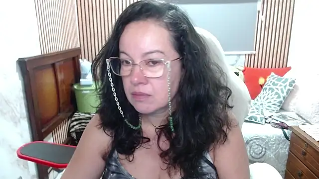 Sonialorens  online show from 05-08-26, 12:54