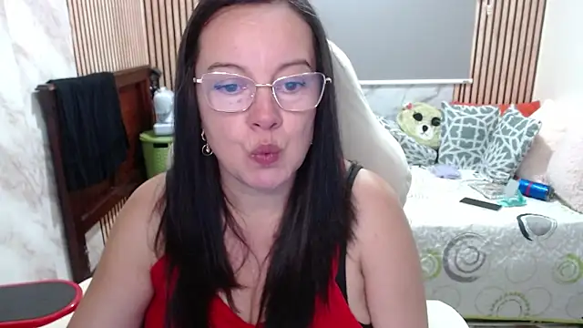 Sonialorens  online show from 05-14-26, 05:20