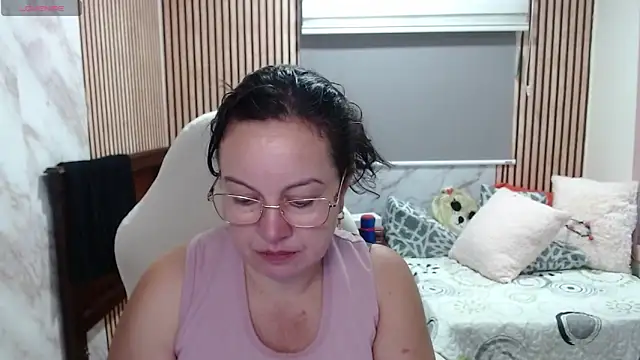 Sonialorens  online show from 05-20-26, 04:13